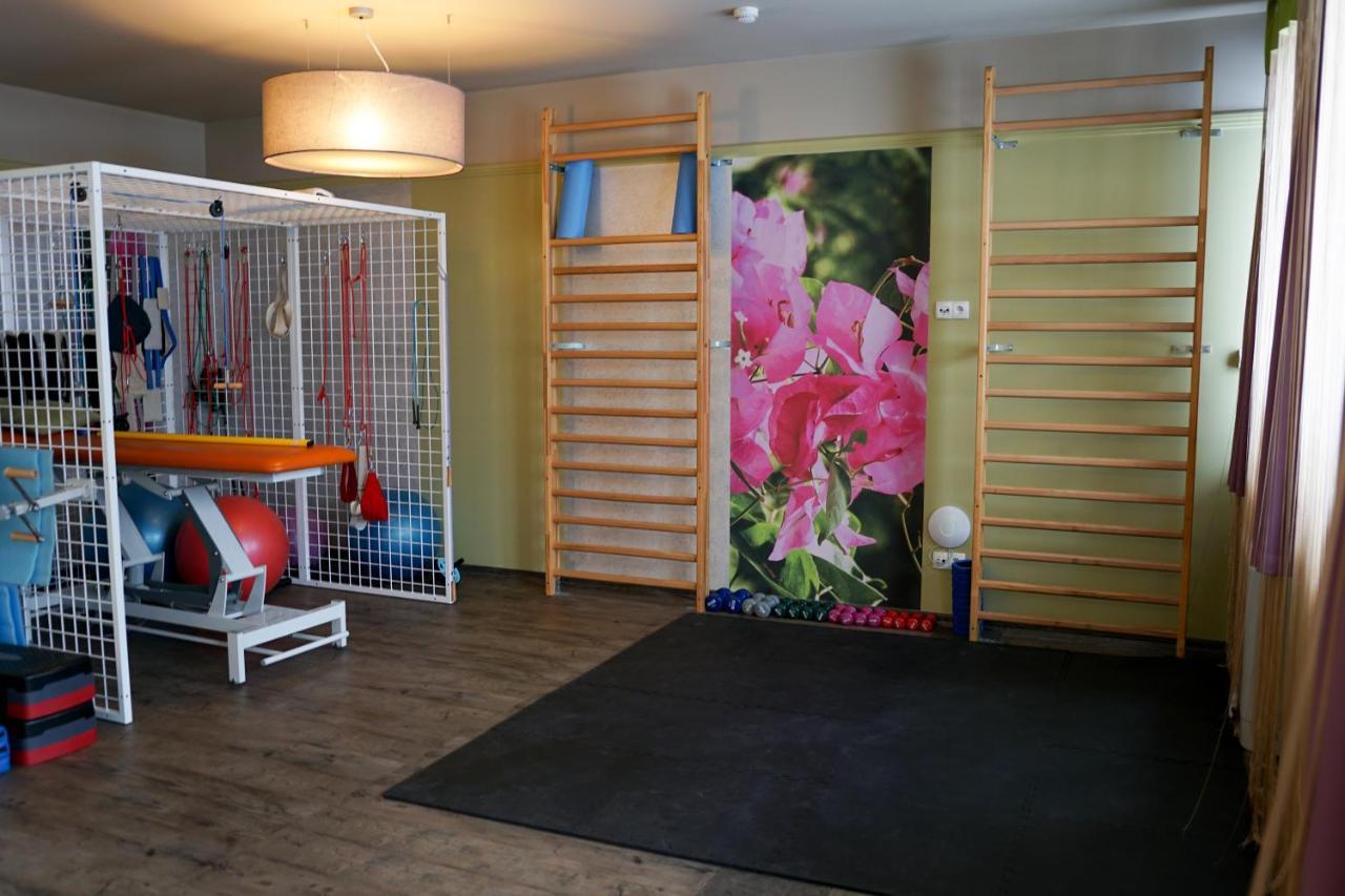 Hotel Olivia Medical Spa Skomielna Czarna 外观 照片