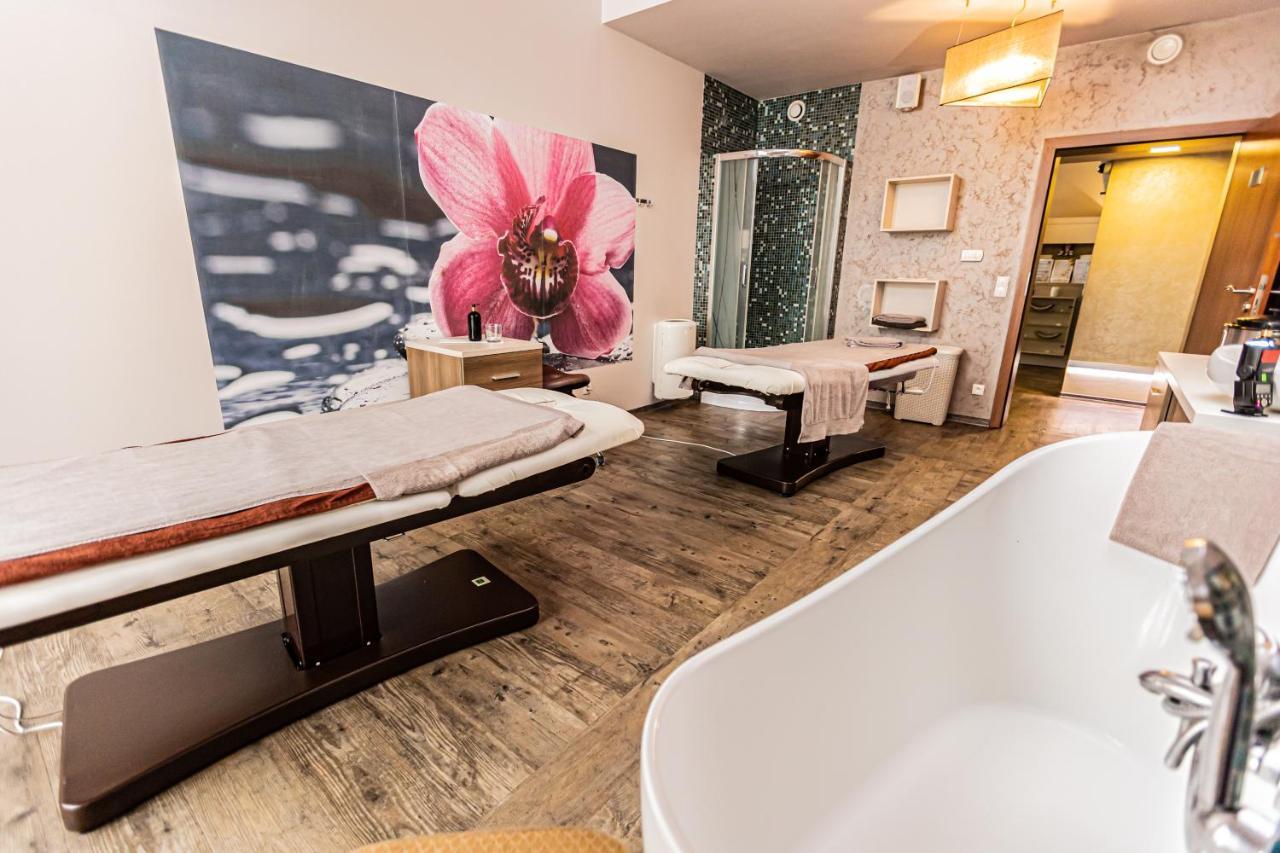 Hotel Olivia Medical Spa Skomielna Czarna 外观 照片