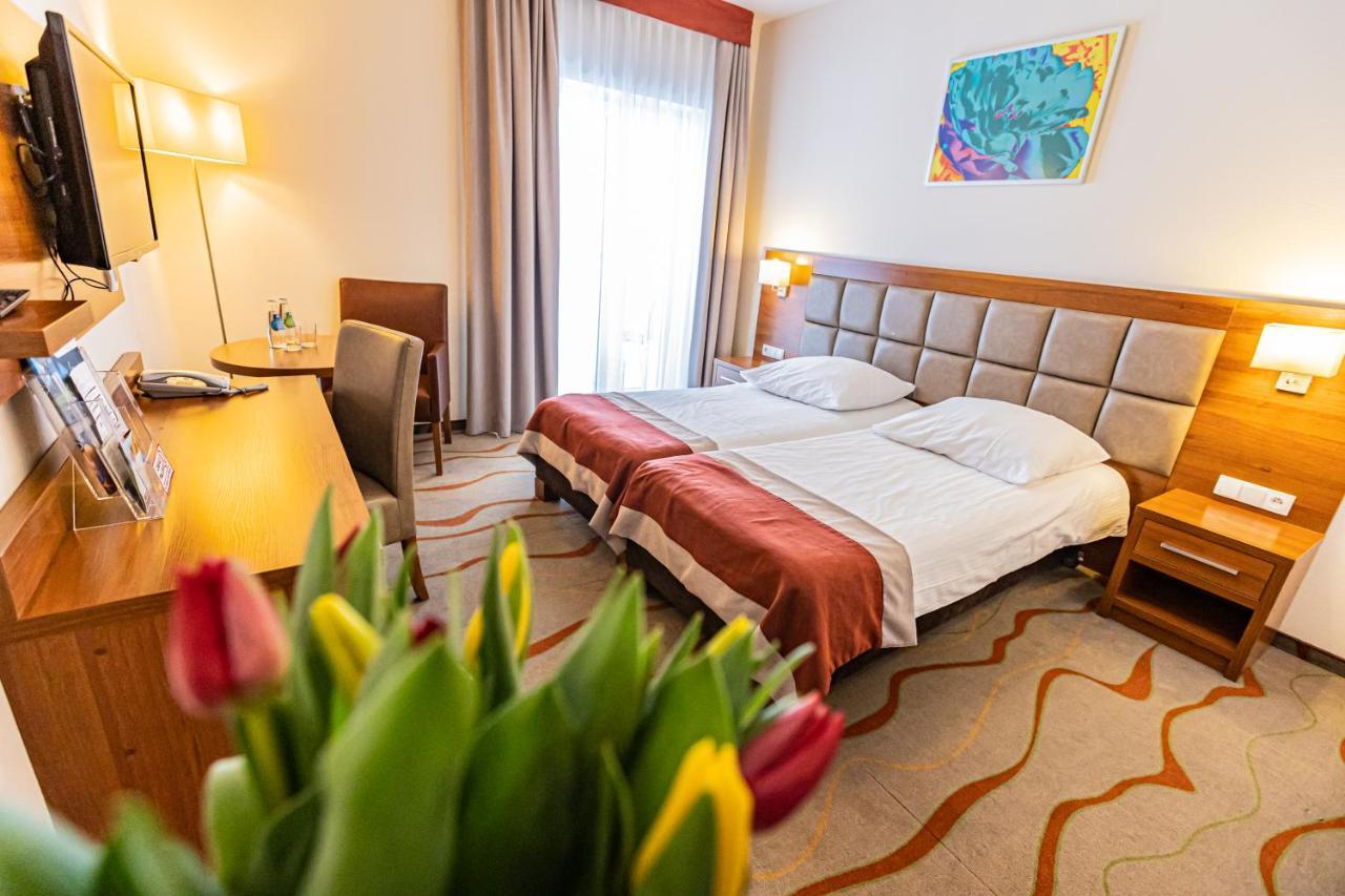 Hotel Olivia Medical Spa Skomielna Czarna 外观 照片
