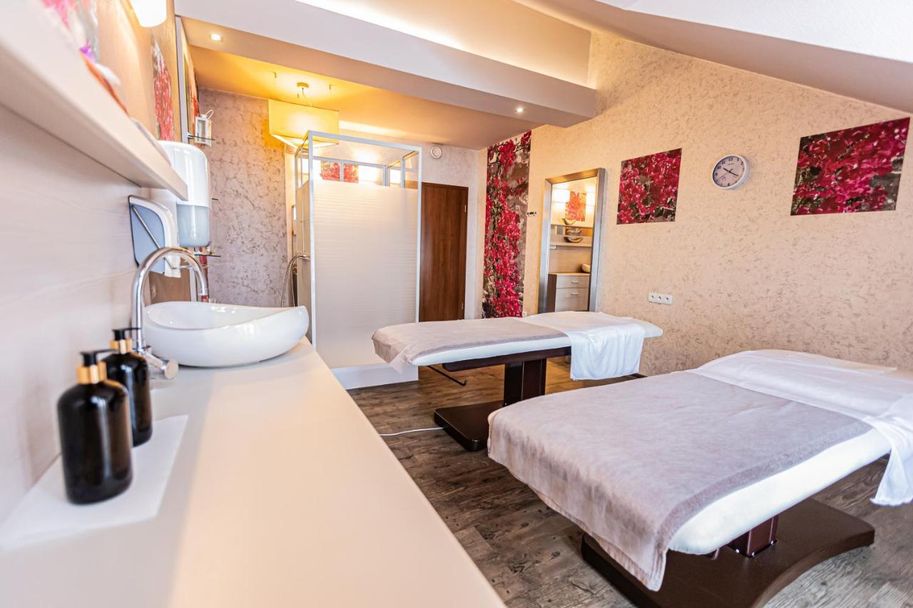 Hotel Olivia Medical Spa Skomielna Czarna 外观 照片