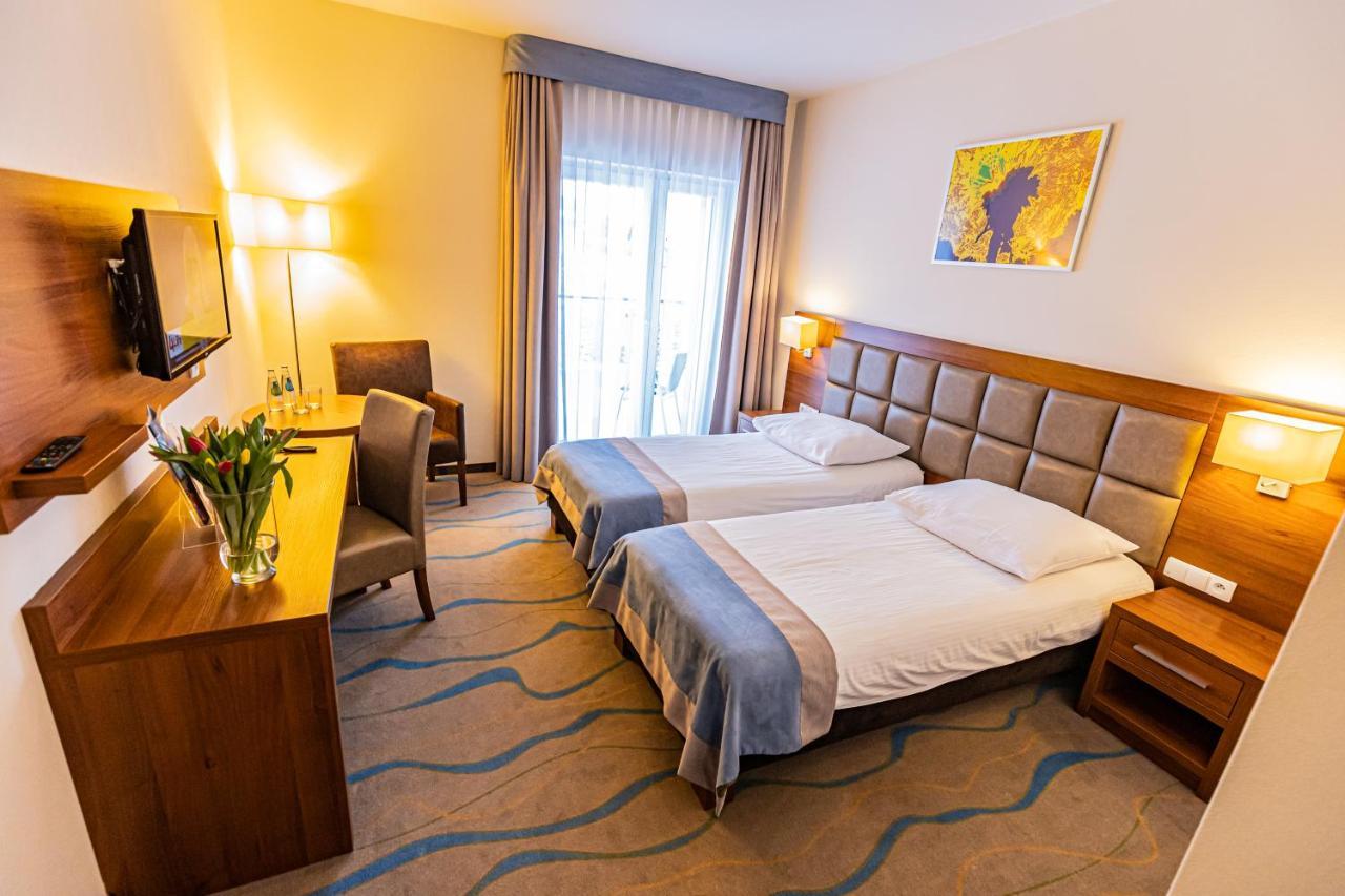 Hotel Olivia Medical Spa Skomielna Czarna 外观 照片