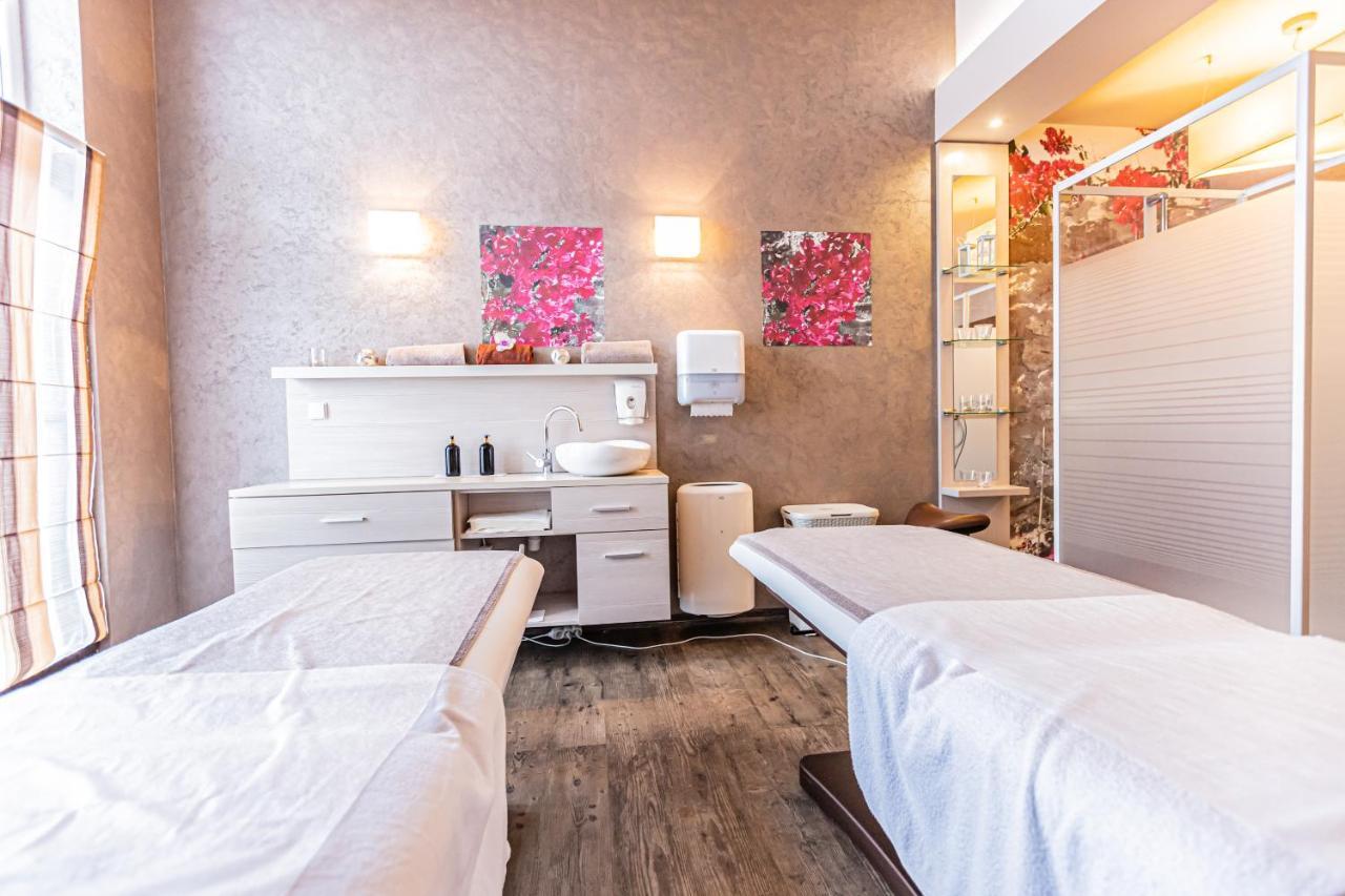 Hotel Olivia Medical Spa Skomielna Czarna 外观 照片