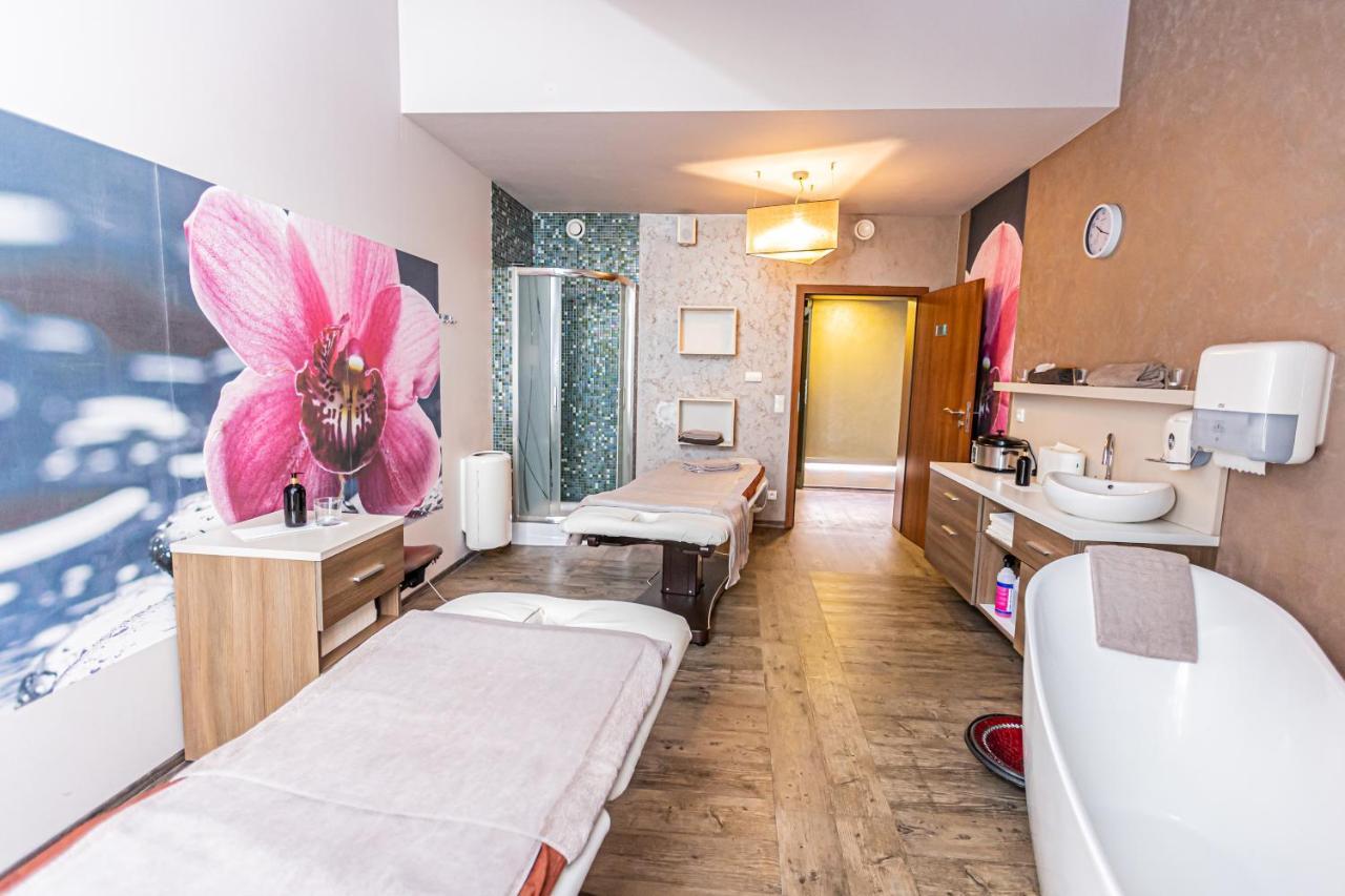 Hotel Olivia Medical Spa Skomielna Czarna 外观 照片