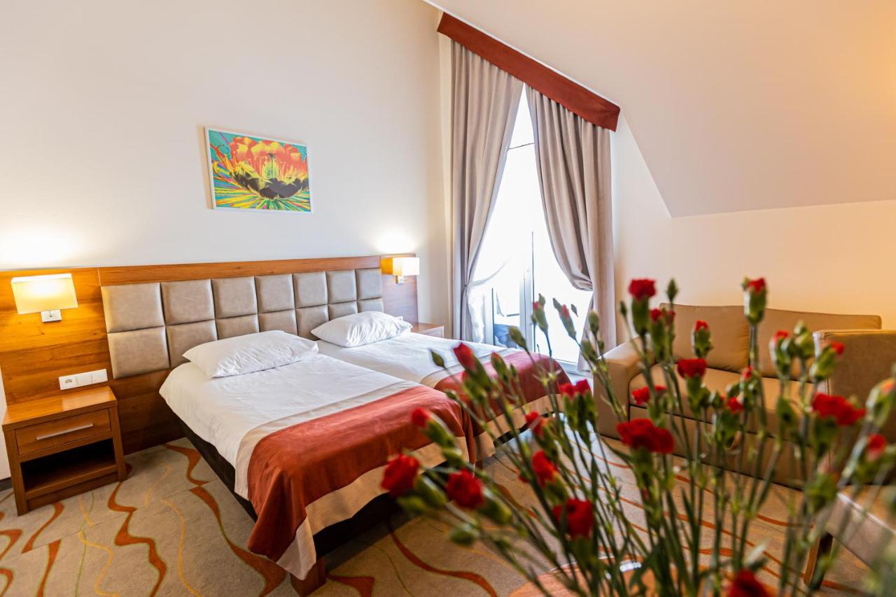 Hotel Olivia Medical Spa Skomielna Czarna 外观 照片