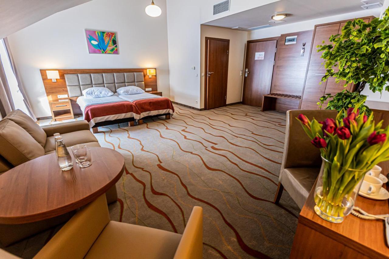 Hotel Olivia Medical Spa Skomielna Czarna 外观 照片