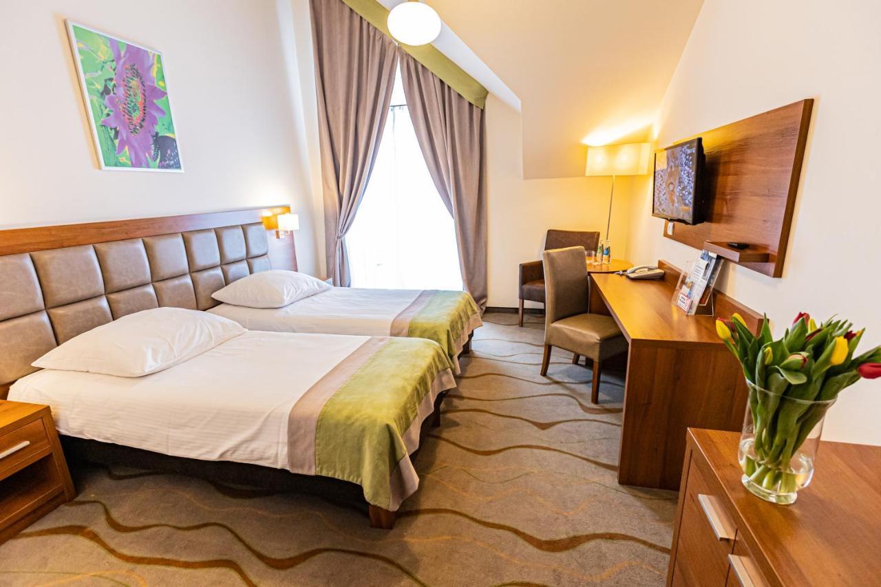 Hotel Olivia Medical Spa Skomielna Czarna 外观 照片