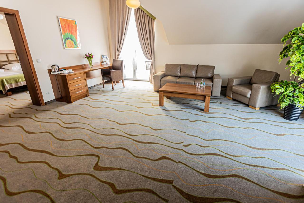 Hotel Olivia Medical Spa Skomielna Czarna 外观 照片